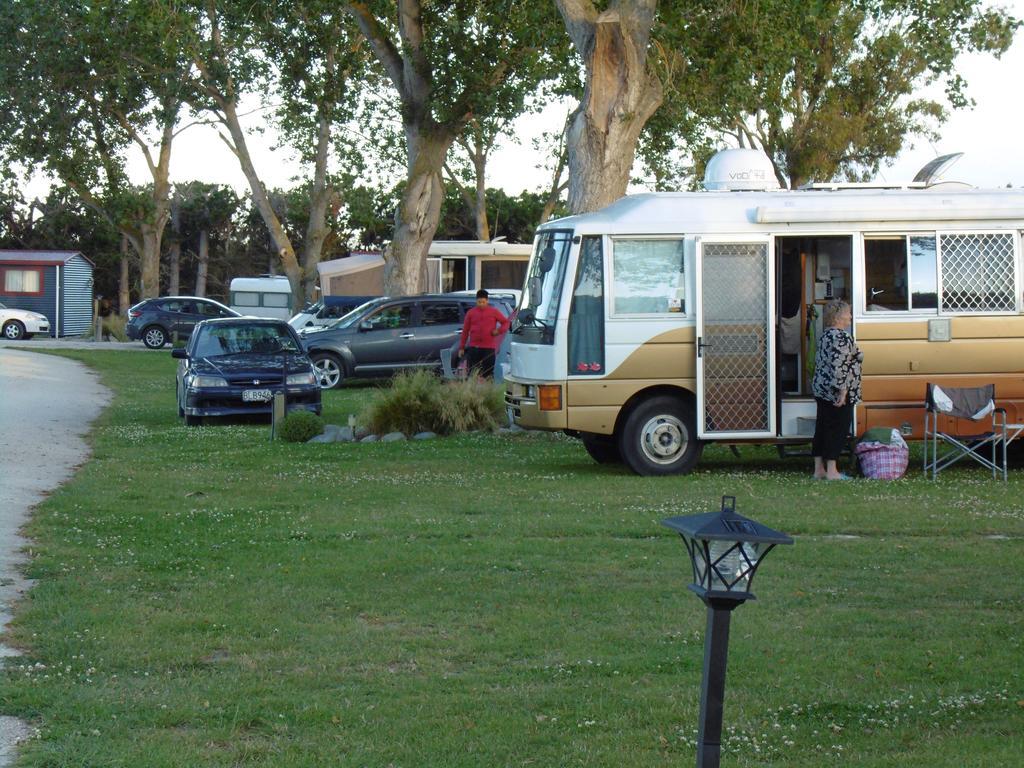 Glenavys Waitaki River Motor Camp מראה חיצוני תמונה