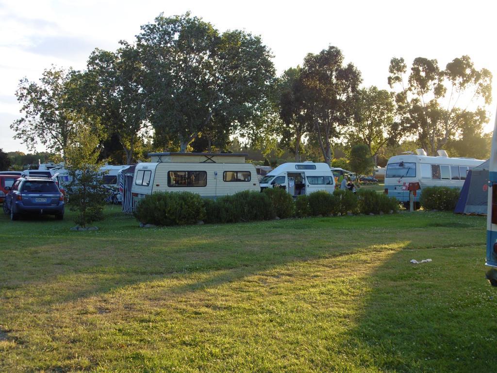 Glenavys Waitaki River Motor Camp מראה חיצוני תמונה