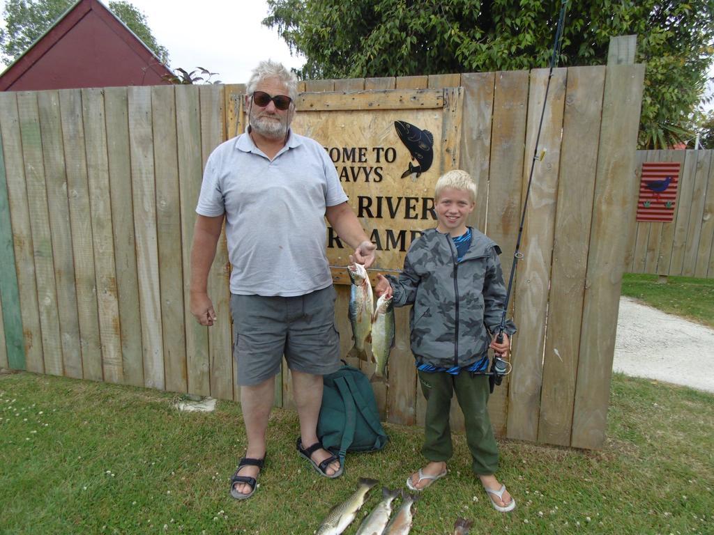 Glenavys Waitaki River Motor Camp מראה חיצוני תמונה