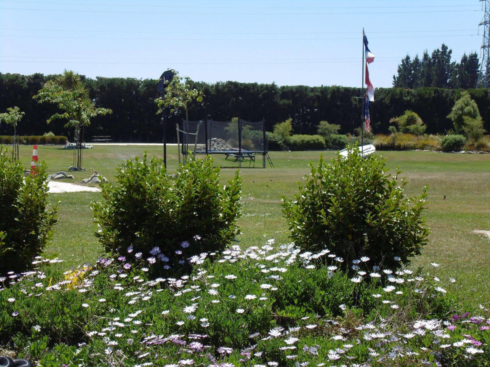 Glenavys Waitaki River Motor Camp מראה חיצוני תמונה