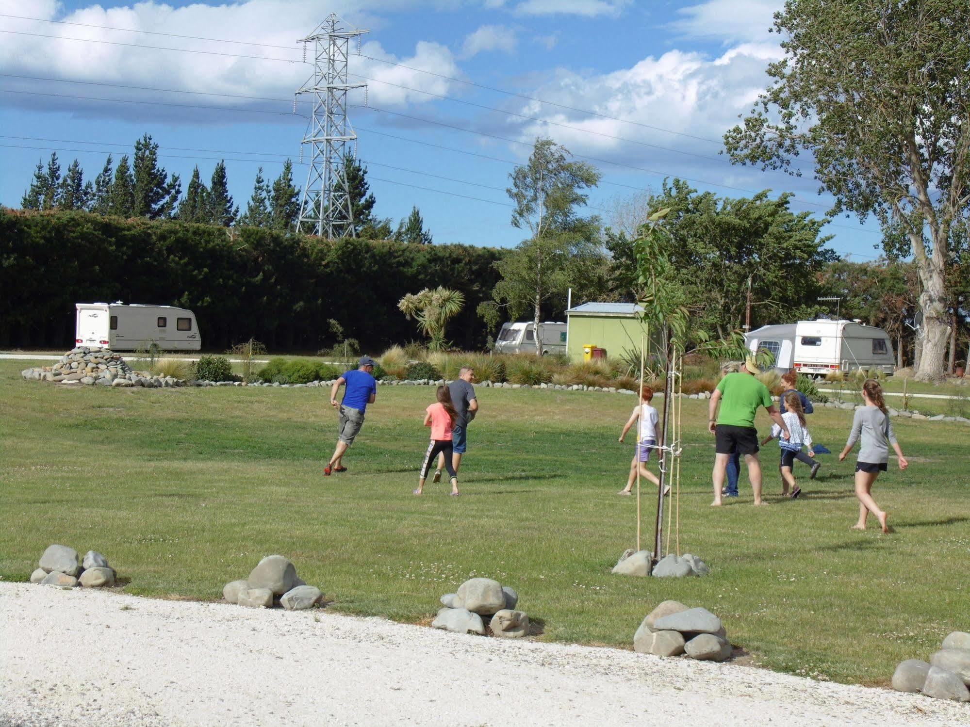 Glenavys Waitaki River Motor Camp מראה חיצוני תמונה